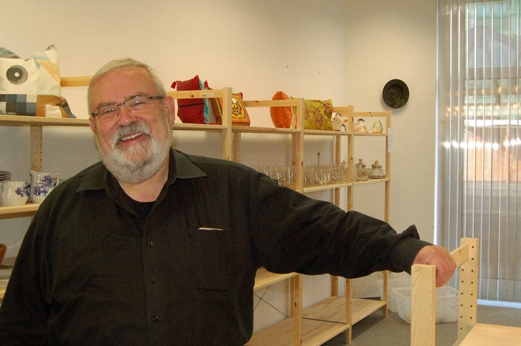 Ulrich Lussem im Sozialkaufhaus an der Dr. Tusch-Straße Frechen