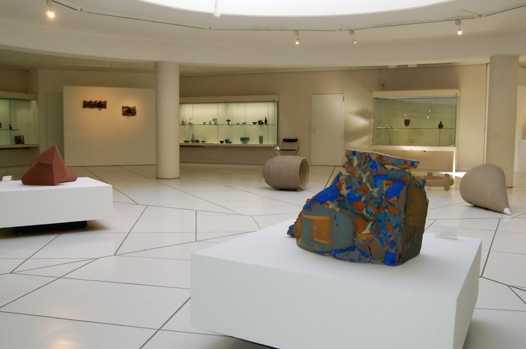 Ausstellung "Herzlichen Glückwunsch! Schenkungen aus 15 Jahren Stiftung Keramion"