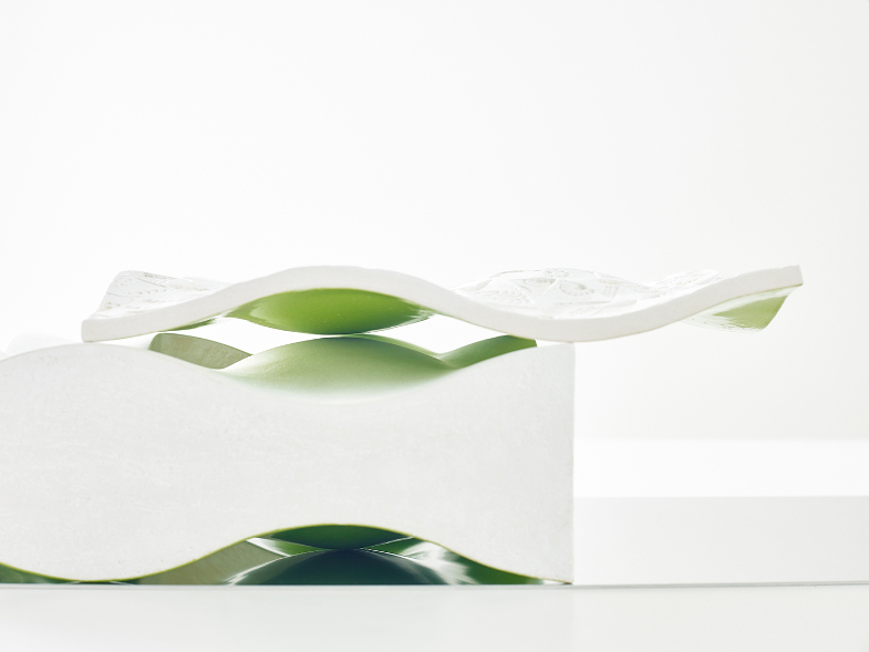 Kyra Spieker, Temporäre Bauten II, 2016, Steinzeug, Aluminium, 15 x 33 x 88 cm, Foto: Helge Articus, Articus & Röttgen Fotografie