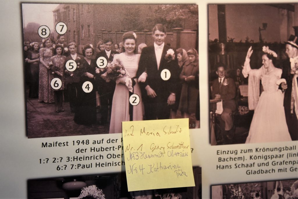Foto vom Maifest 1948 mit identifizierten und noch nicht identifizierten Personen