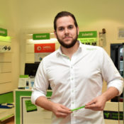 Martin Hammel in seinem Mobilcom-Debitel Shop in Frechen