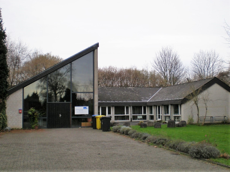 Ehemaliges evangelisches Gemeindezentrum, An der Fließ neben dem Bachemer Friedhof