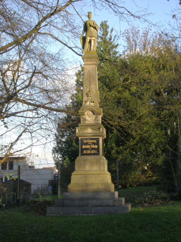 Bachem-Führer: Kriegerdenkmal westlich der Pforte von St. Mauritius