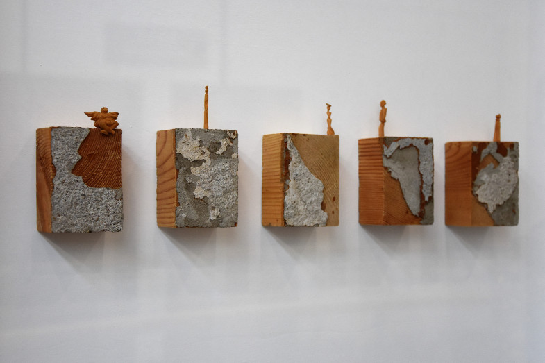 Rose Schreiber Michael Mayr: "Hirnholz - Boden unter den Füßen", 2013-2018, Ausstellung "Im Wesentlichen" im Kreishaus des Rhein-Erft-Kreises