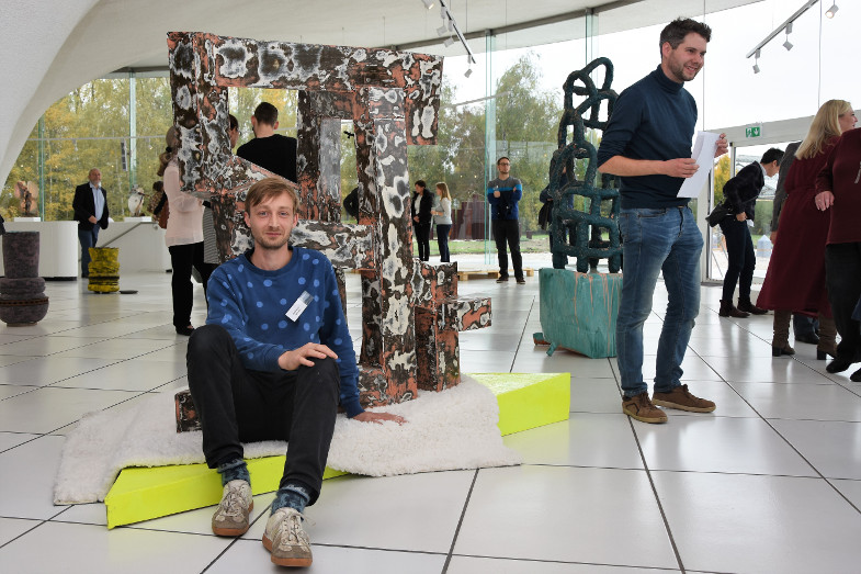 Preisträger David Rauer bei der Ausstellungseröffnung zum Frechener Keramikpreis 2018 im Keramion