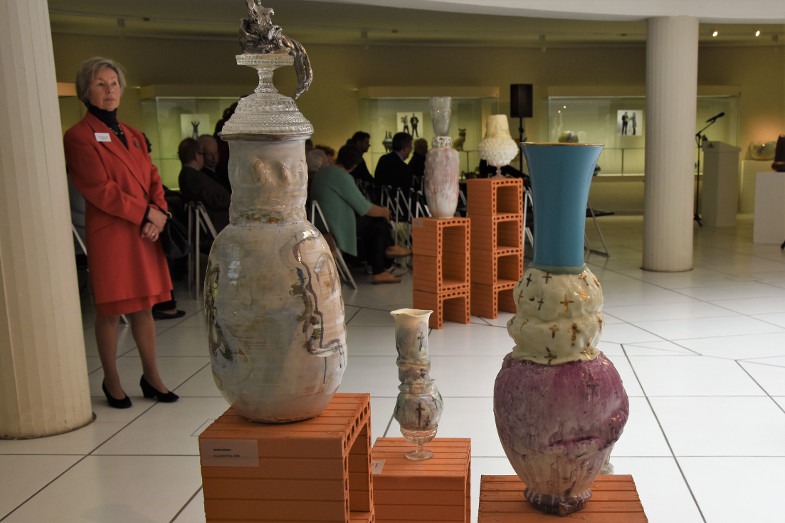 Gefäße von Sarah Pschorn in der Ausstellung zum Frechener Keramikpreis 2018 im Keramion