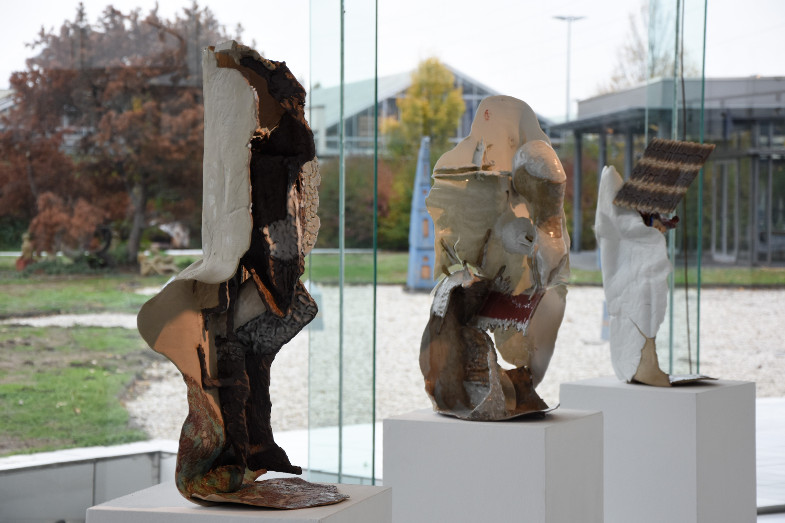 Plastiken von Viola Relle und Raphael Weilguni, Ausstellung zum Frechener Keramikpreis 2018 im Keramion