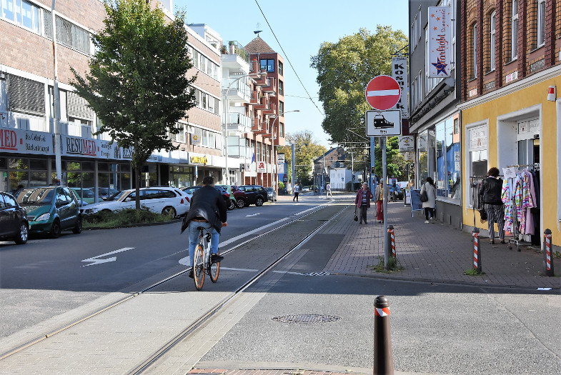 Radfahrer auf der Hauptstraße