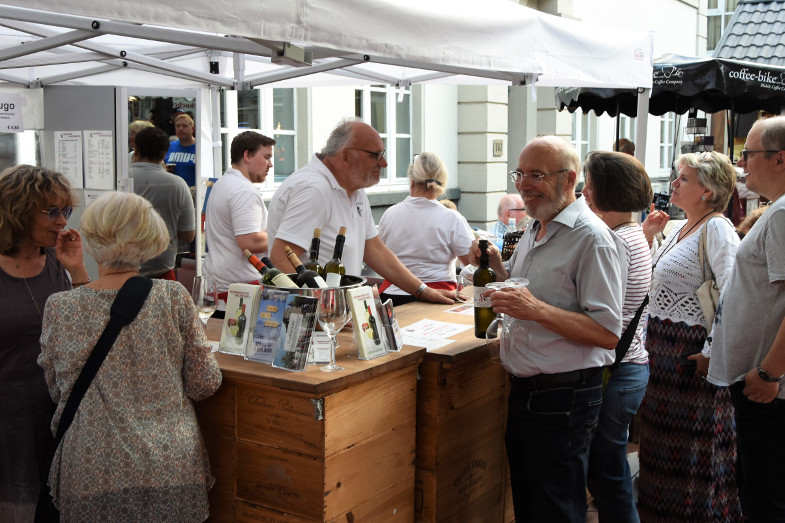Weinkontor Baustian beim ersten Schlemmer- und Abendmarkt in Frechen