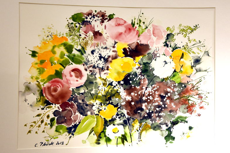 Christian Plück, Blumenarrangement in der Ausstellung Querschnitte