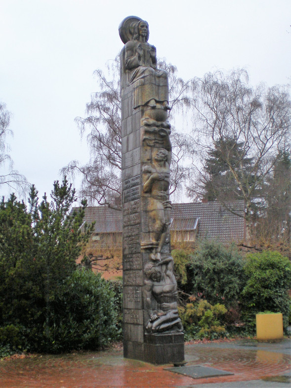 Kriegerdenkmal in der Grünanlage an der Hubert-Prott-Straße/Fürstenbergstraße