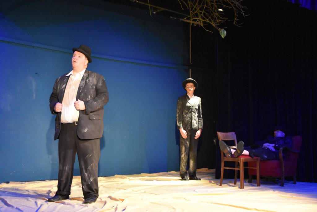 Michael Krause und sein Sohn Fabian in "Warten auf Godot" im Haus am Bahndamm.