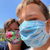 Alltagsmasken wie diese genügen der Maskenpflicht