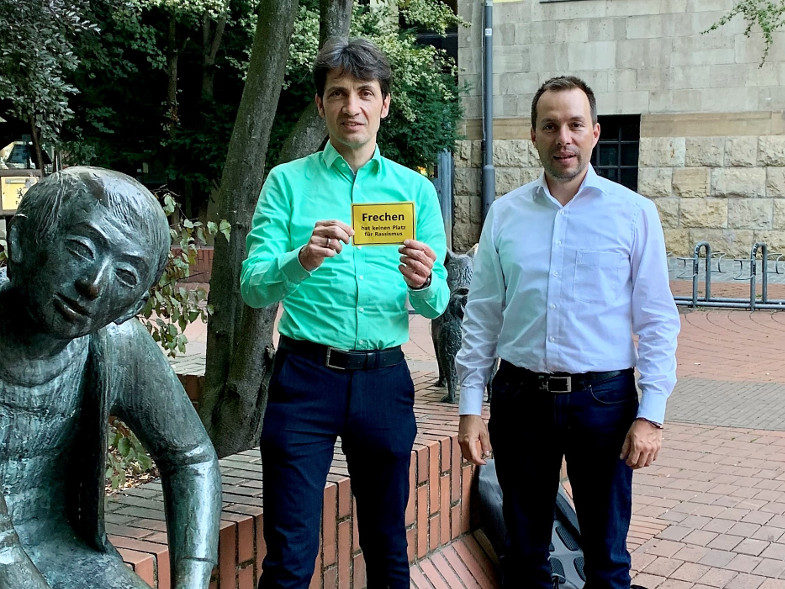 Clément Audard mit Hauke Dressel am Rathaus