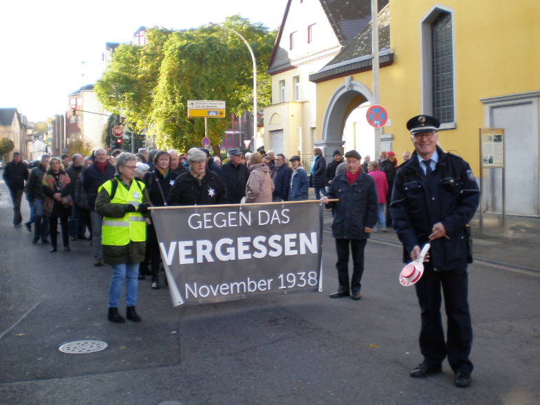 Gegen das Vergessen - Schweigemarsch in Frechen 2019