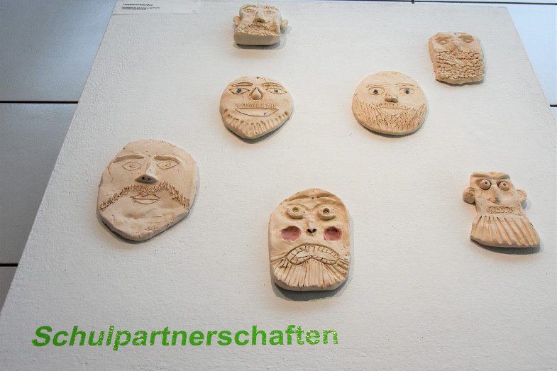 Bartmannkrüge von Schülerinnen* der Hauptschule Herbertskaul